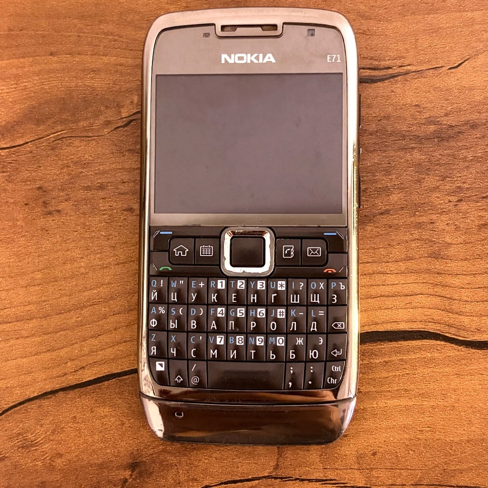 Nokia E71
